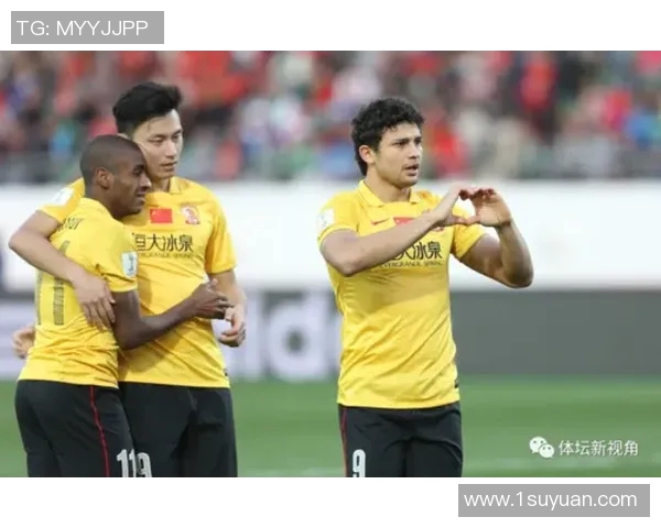 恒大与西悉尼激战正酣比分悬念引发球迷热议